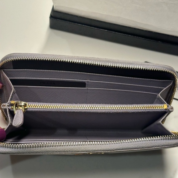 Prada Saffiano Continental Wallet in Lilac Full Inclusion EUC - Picture 11 of 15